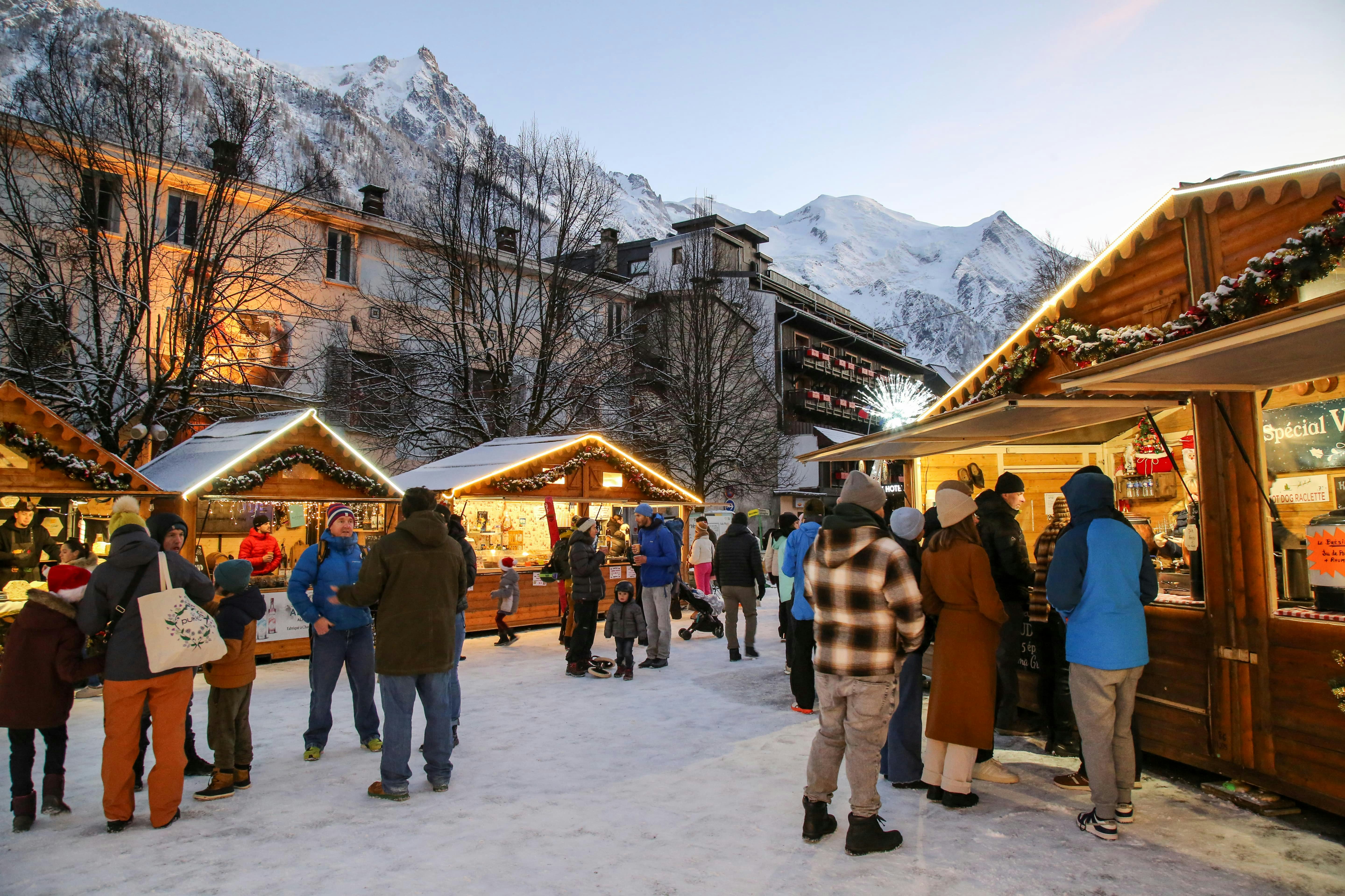 Marché de Noël avec la vue sur le Mont Blanc 