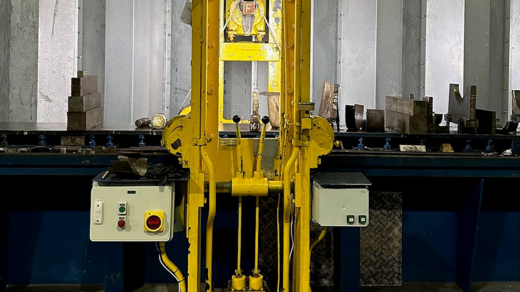 7500mm x 280 Tonne Hydraulic Straightening Press
