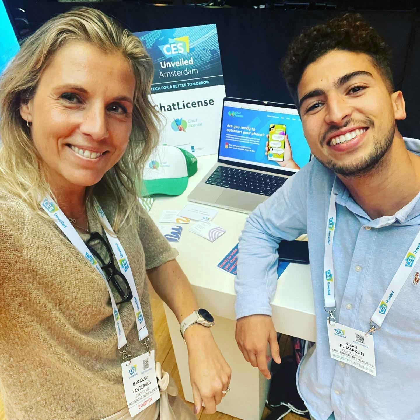 Marjolein and Nizar standing at a booth