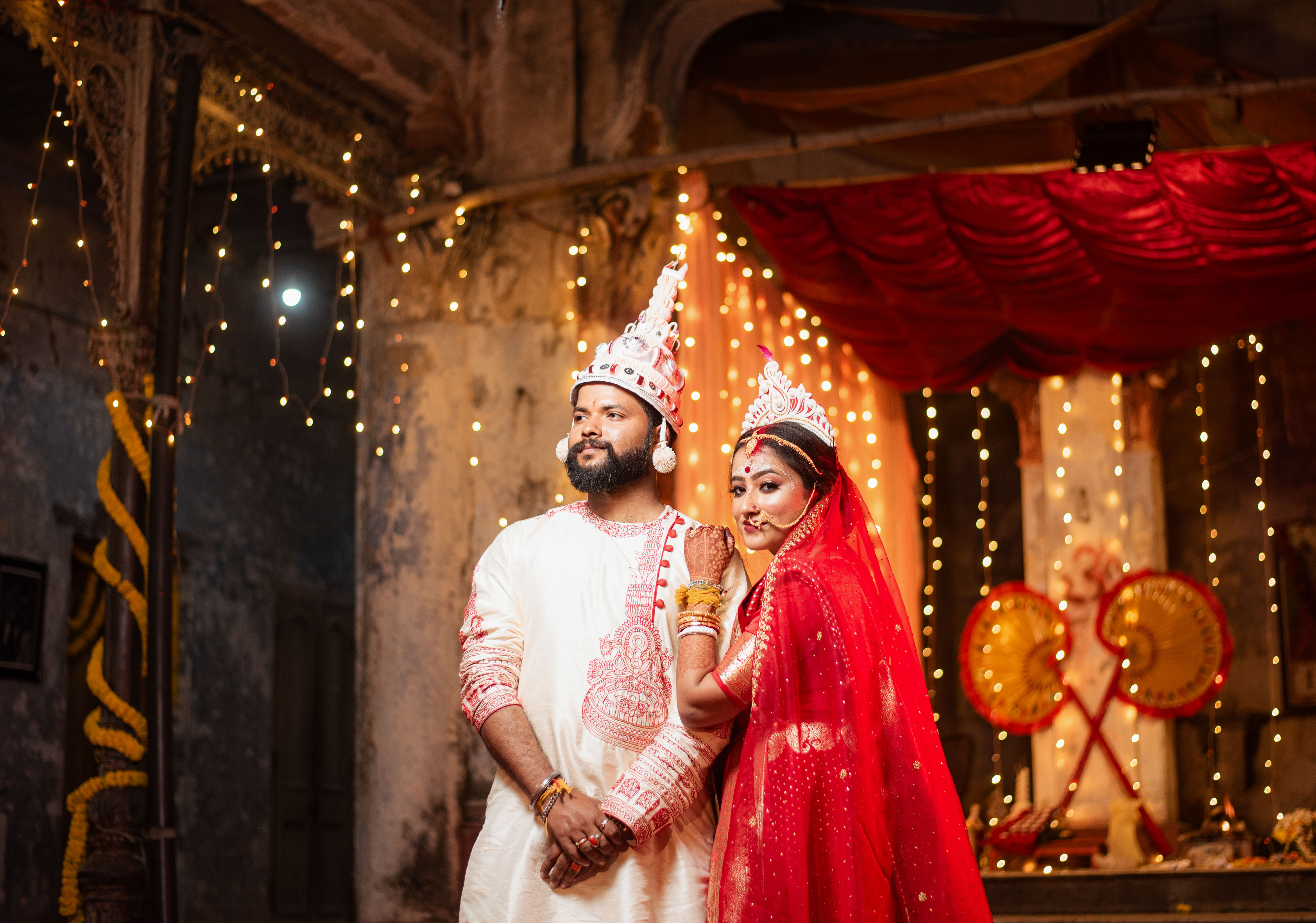 Wedding couple portrait by Chayanot 