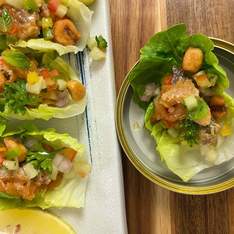 Recipe of lettuce and sardines salad