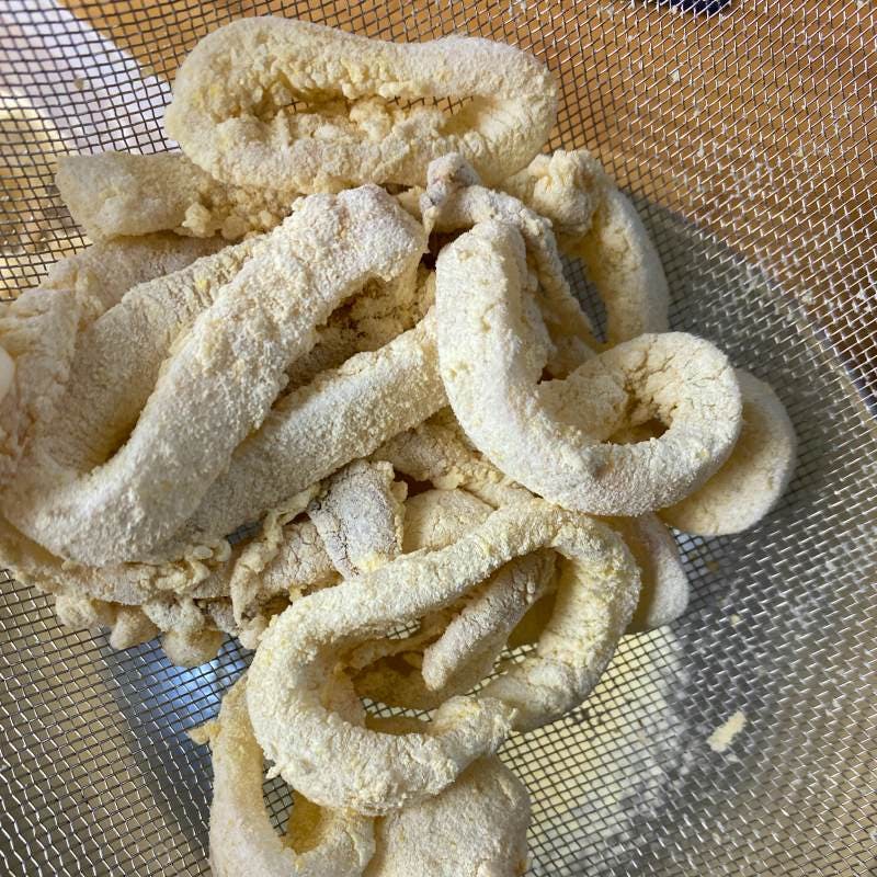 How to make a very Crispy Deep Fried Squids | Chef H. Delgado