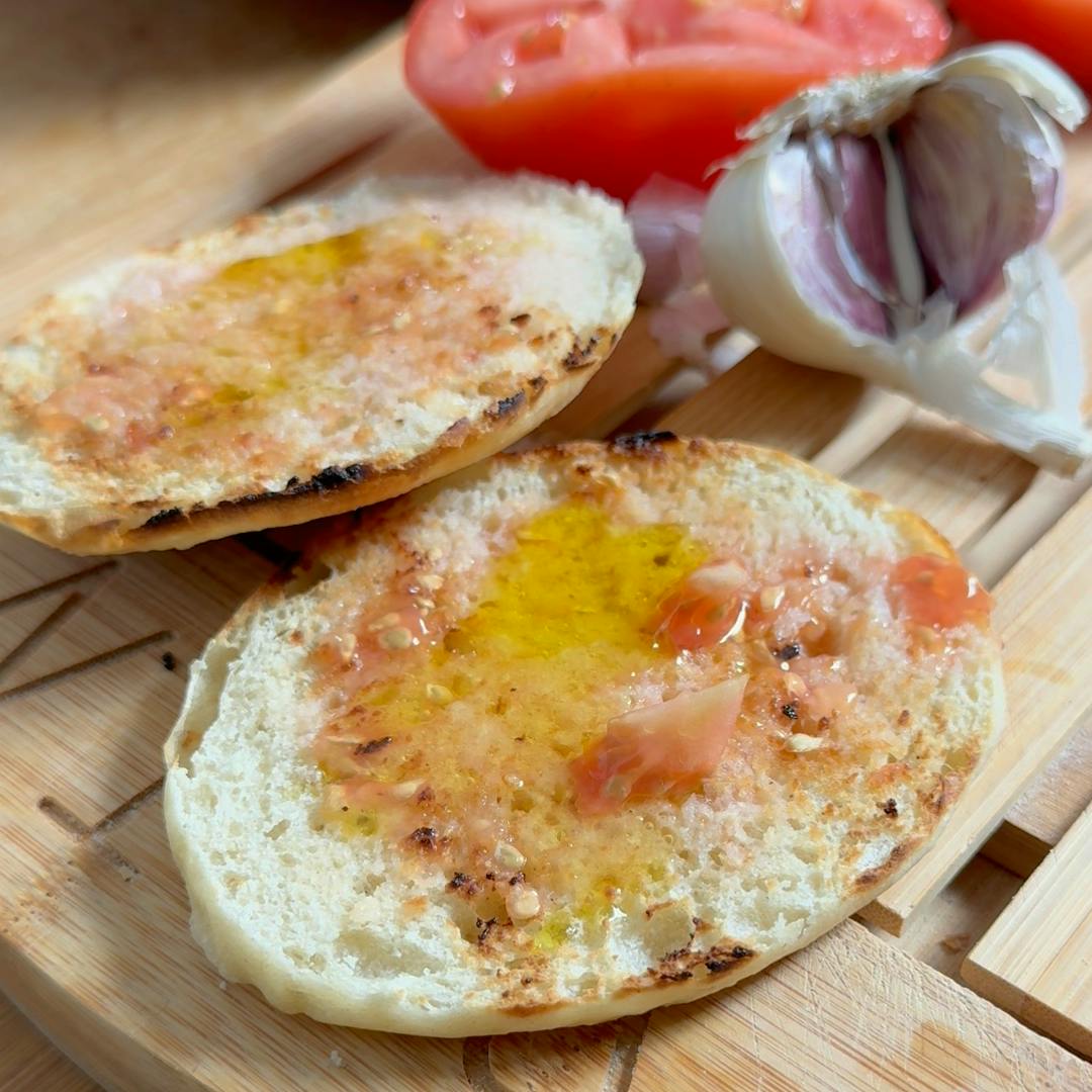 Mollete bread with tomato