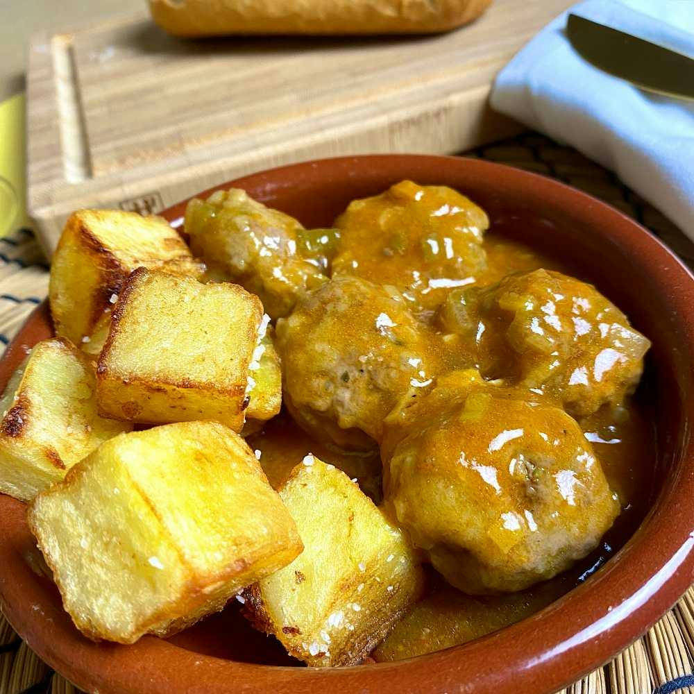 Meatballs with potatoes Tapa