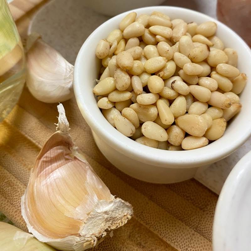 Garlic and pine nuts seeds