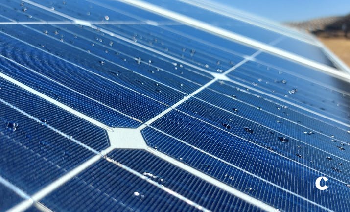 Efeito de repelência à água nos painéis solares protegidos com DSD