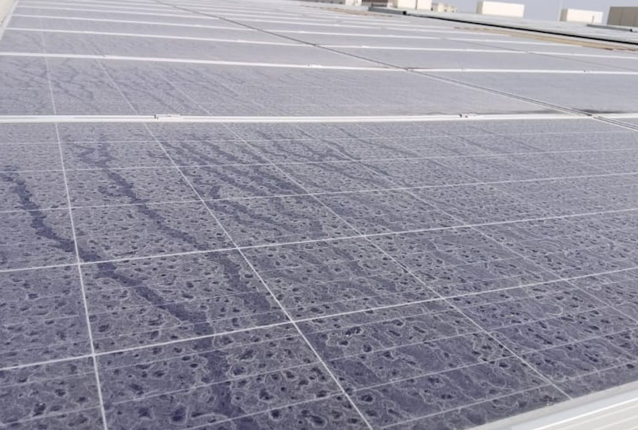Solar Panels in Dubai covered in dust - unclead