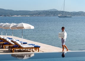 LV By The Pool : L'hôtel Cheval Blanc Saint-Tropez métamorphose sa piscine  avec Louis Vuitton – Chic Riviera