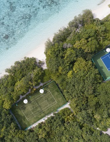 Tennis & Maakurandhoo Island │ Cheval Blanc Maldives Hotel