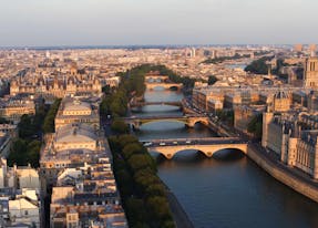 Dinner overlooking the Parisian scenery