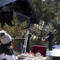 Under the blue, a grill on the snow