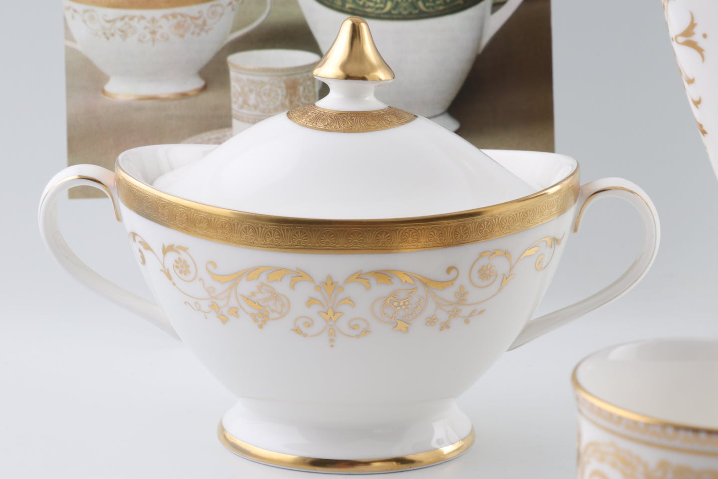 Royal Doulton china Belmont – H4991 covered sugar bowl