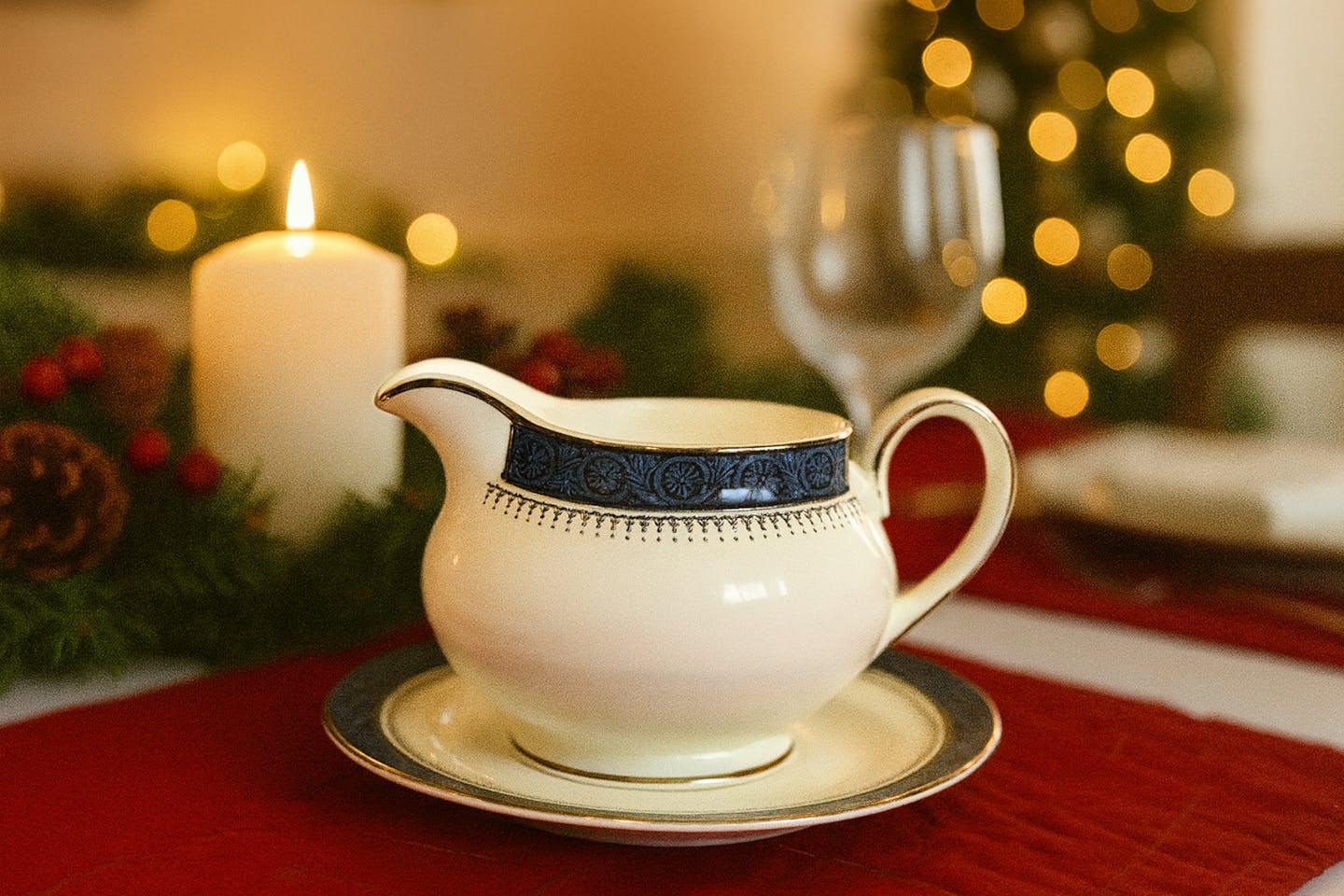 Gravy Jug Royal Doulton Sherbrooke