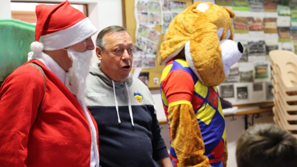 le père noel avec jean claude et la mascotte du chr