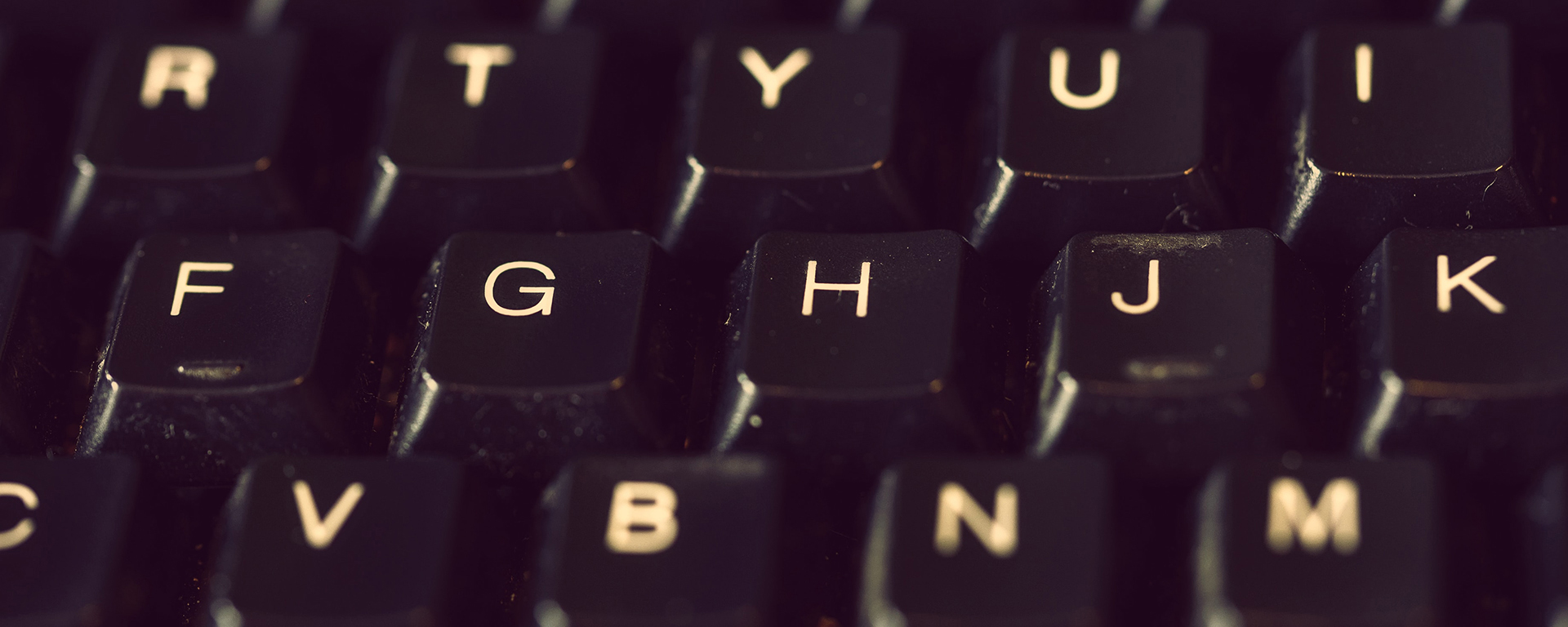 A close up image of a black Qwerty keyboard 