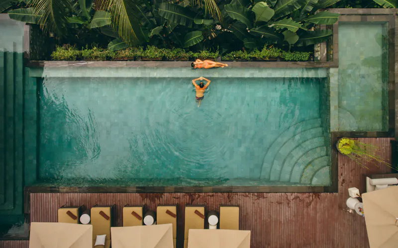 couple at the pool