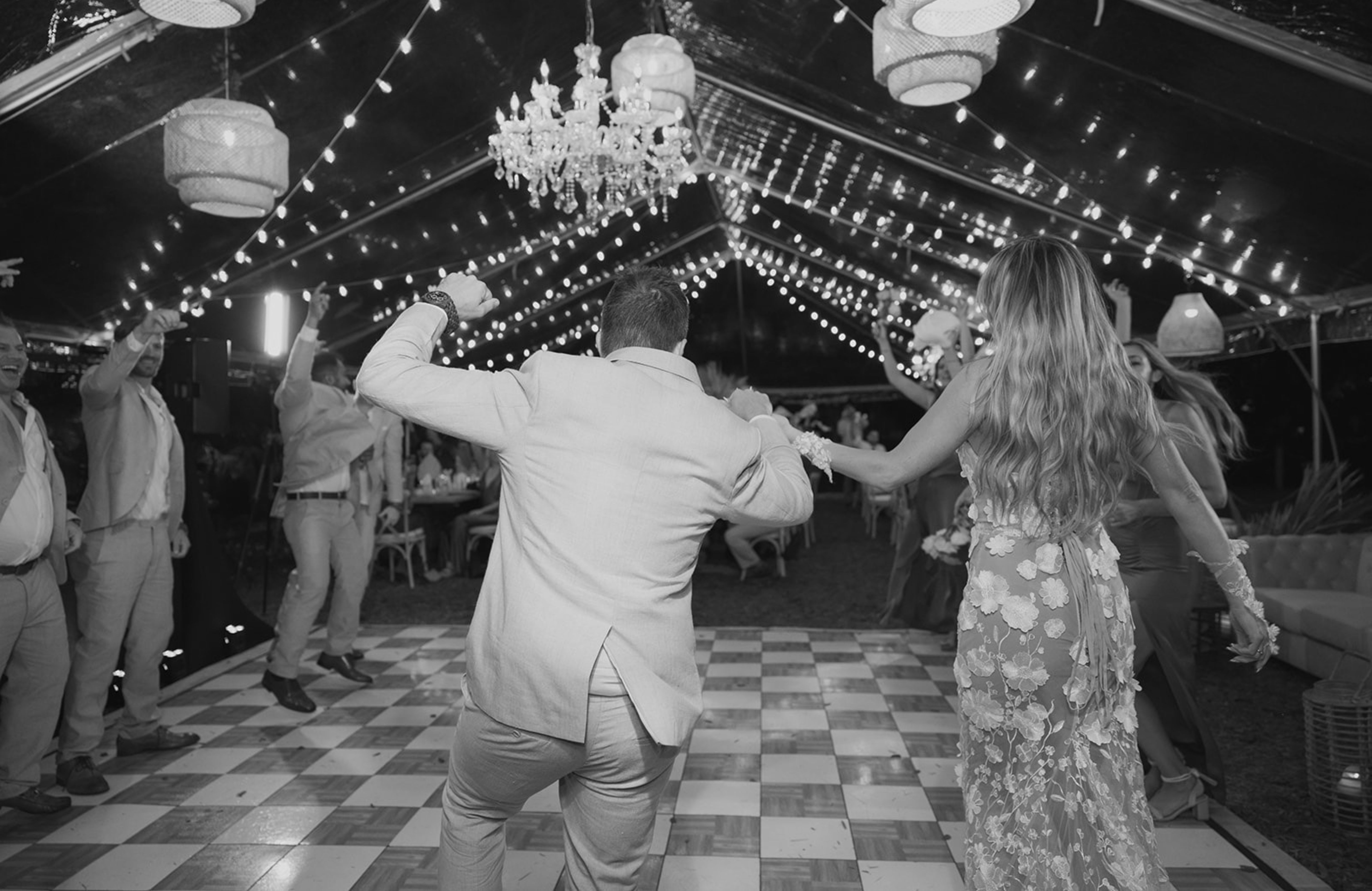 couple dancing wedding 