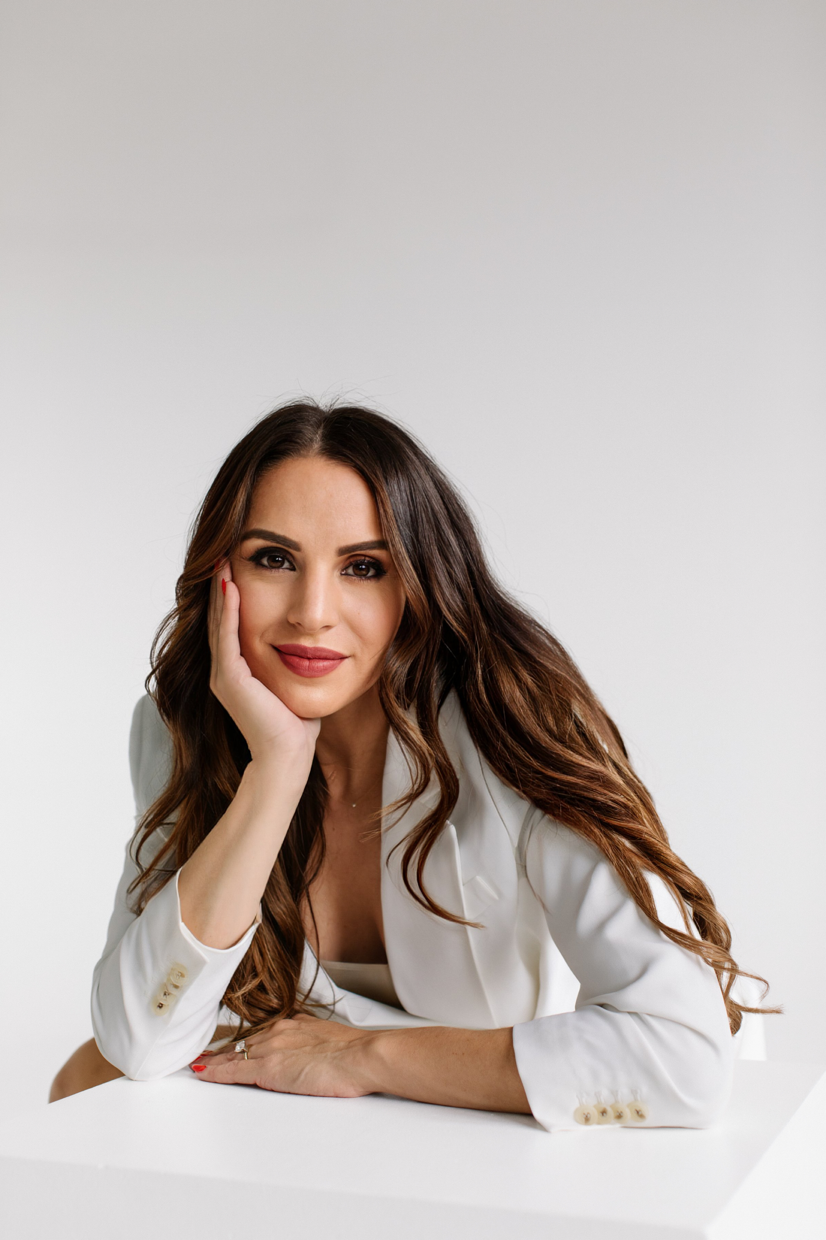 Erica Arrechea cinqe matchmaking in white jacket 