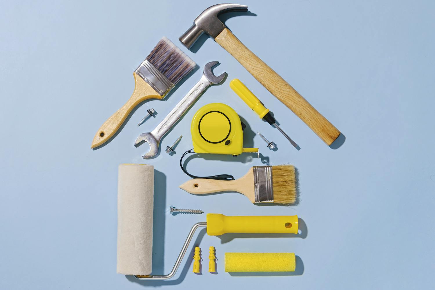 Maison formée par des outils de bricolage.