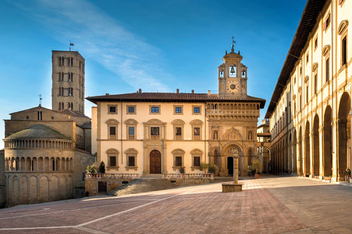 Arezzo Piazza Grande | La Cisterna
