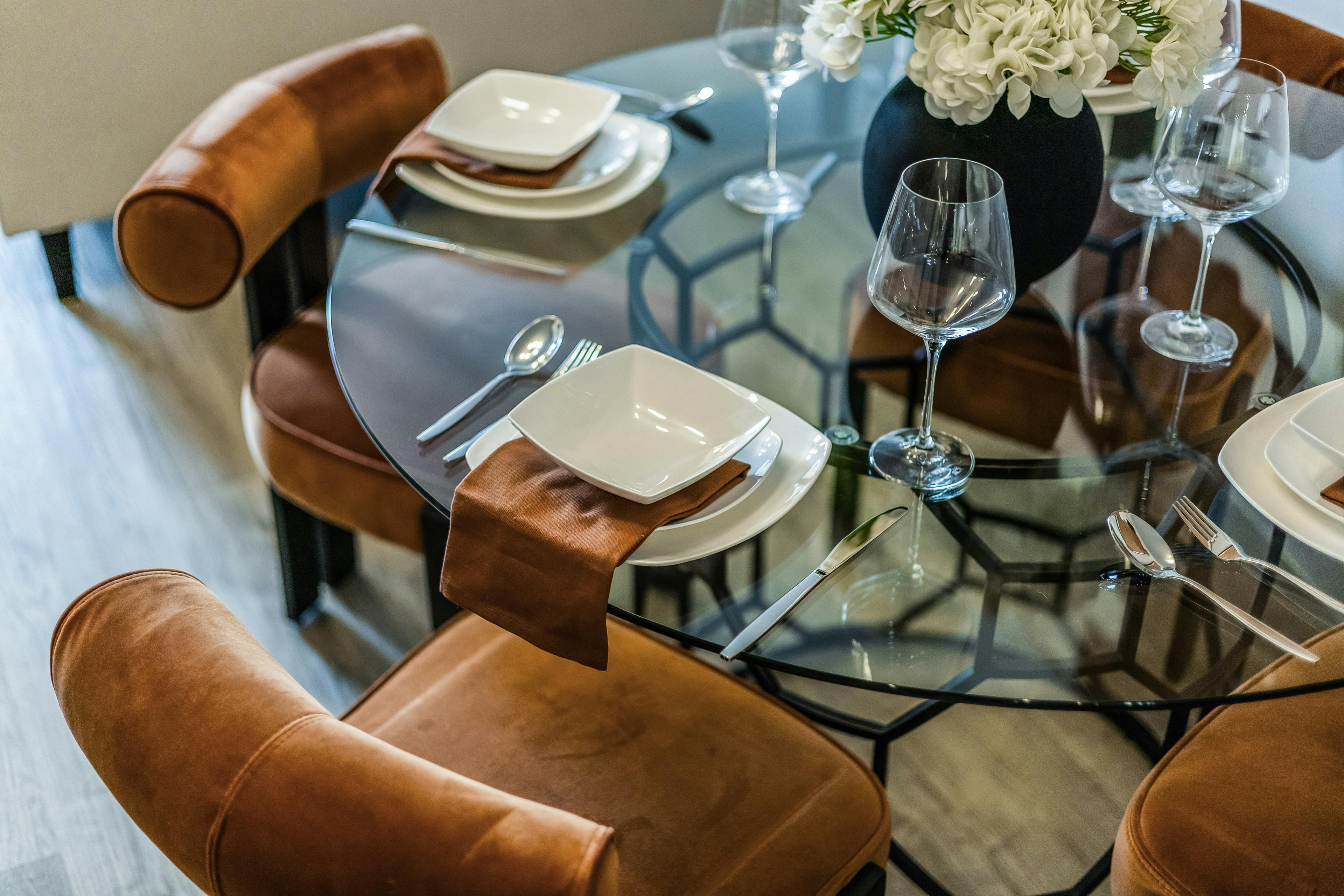 Caption: a glass table topped with a vase filled with white flowers
