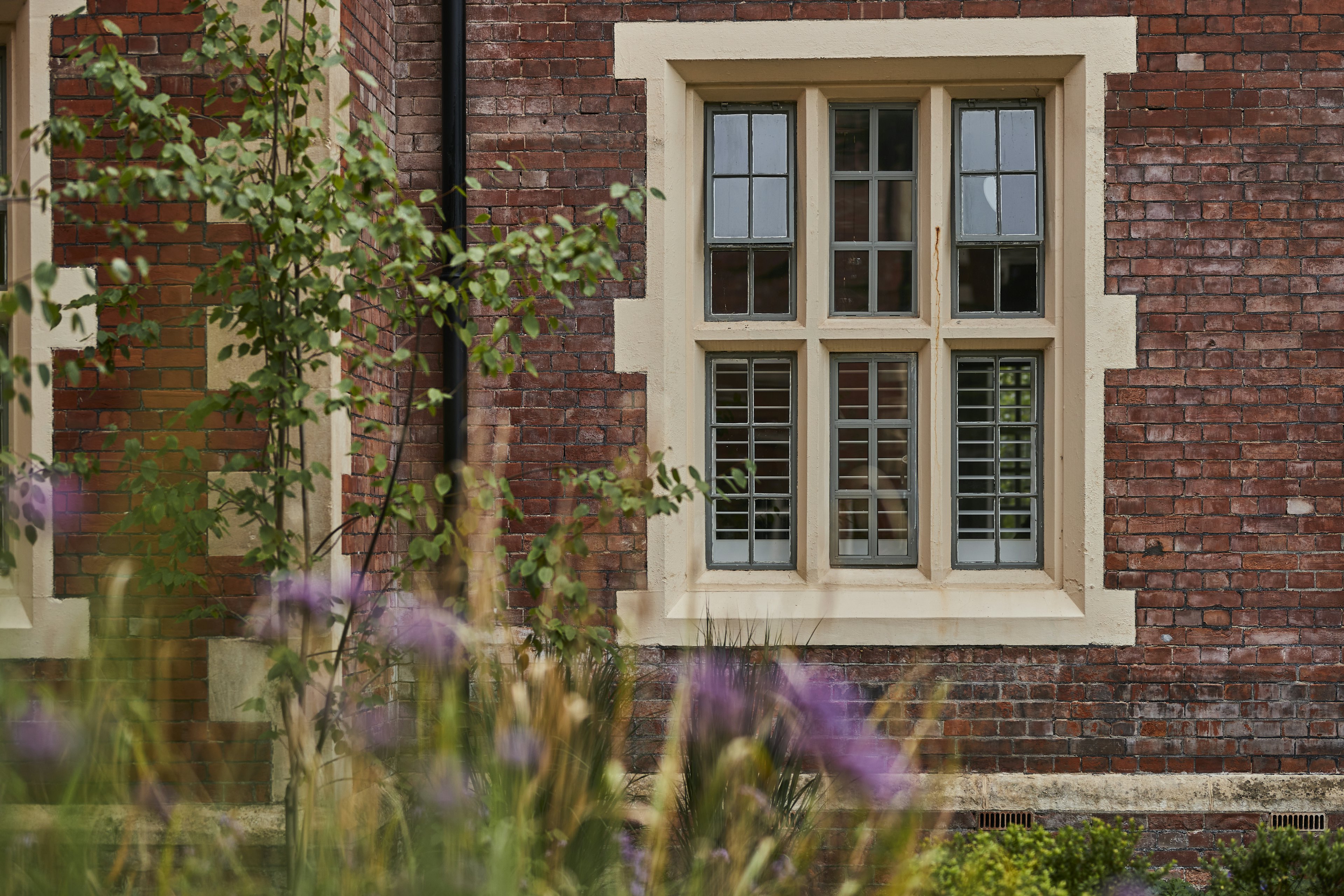 Caption: a red brick building with a white window