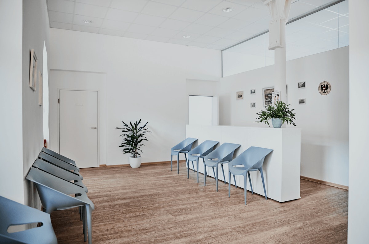 Wartezimmer in der Ordination Fürstenfeld