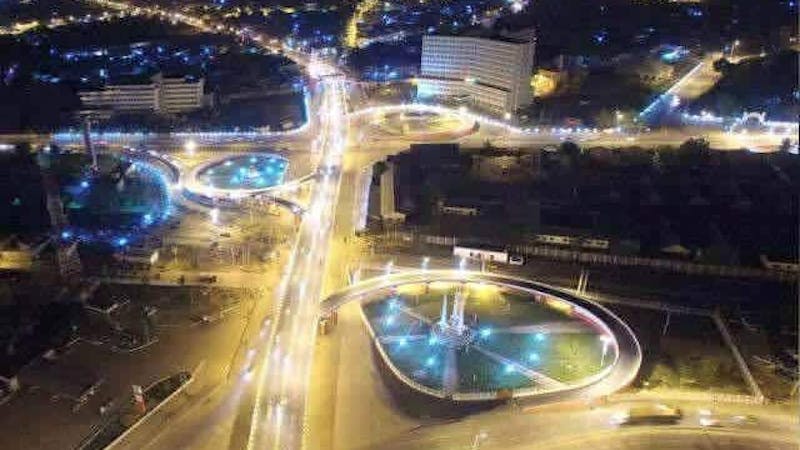Night view of State Road-kofar Nasarawa and Olusegun Obasanjo Bridge along the Ibrahim Taiwo road and Obasanjo road intersections Just before the lockdown.