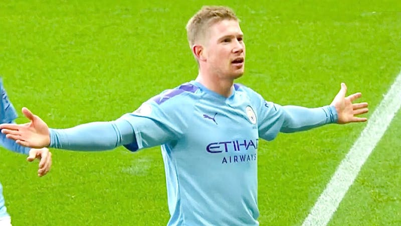 Kelvin De Bruyne celebrates his goal for City