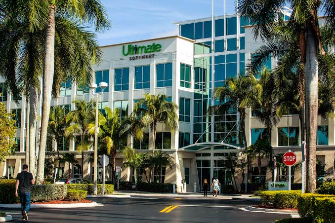 Top 10 best companies to work for in the world - factstop10