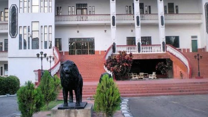 The home of Oba of Lagos has been taken over by angry protesters