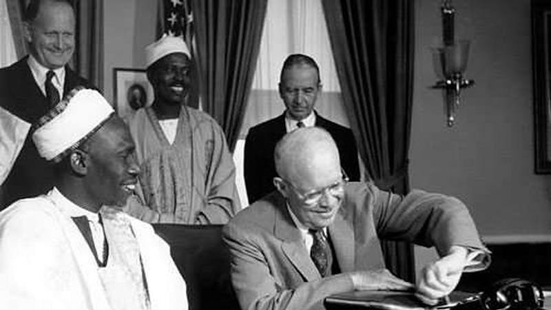 Nigeria prime minister Tafawa Balewa with other dignitaries in the signing ceremony during independence.