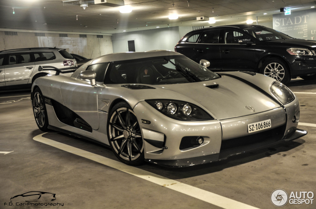  Koenigsegg CCXR Trevita, the third most expensive has a speed of over 410 km/h (254+ mph), and a braking distance of about 32m