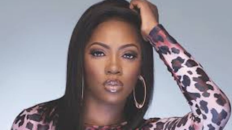 The popular Nigerian musician, Tiwa Savage, has taken to her social media account to slam a journalist, Motolani Alake over his opinion about her music career.