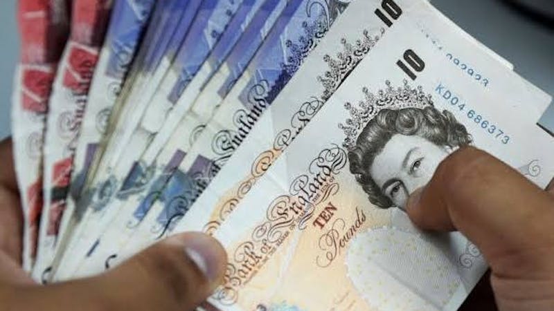 Naira falls to 620 against pound, euro increases