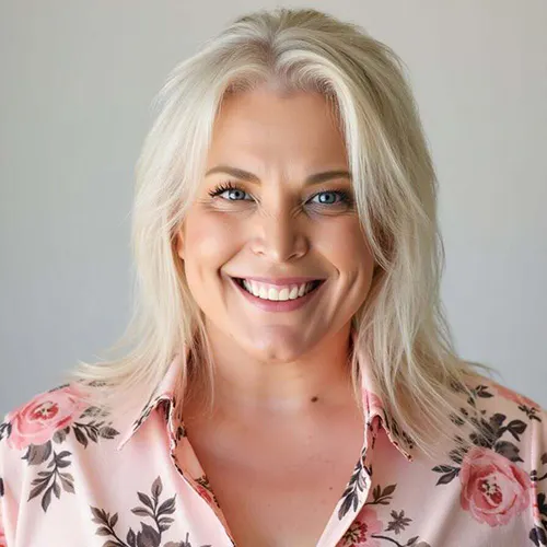 Holly Hibbard portrait image