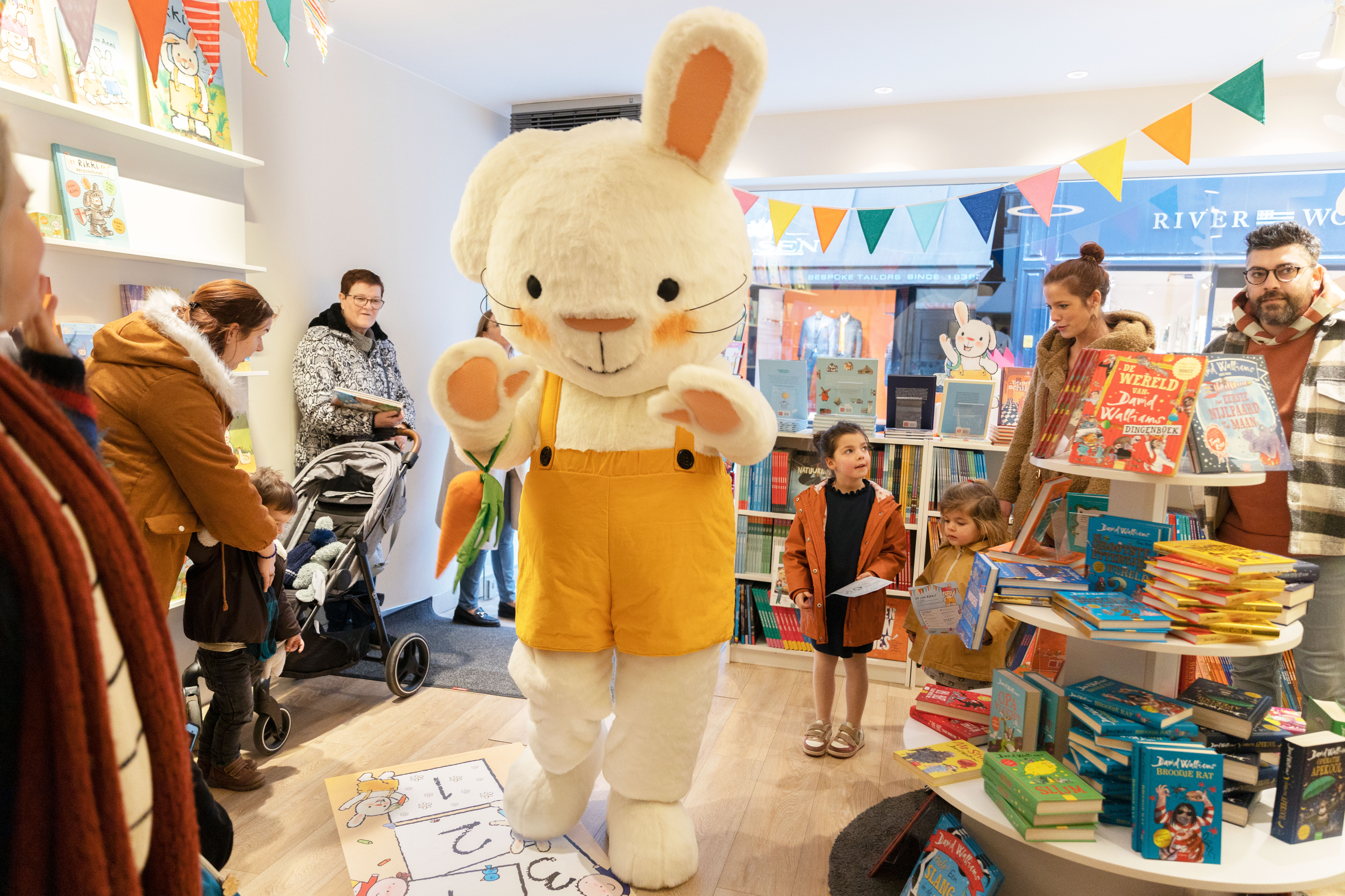 Een foto van Rikki in de Clavis Conceptwinkel Hasselt.