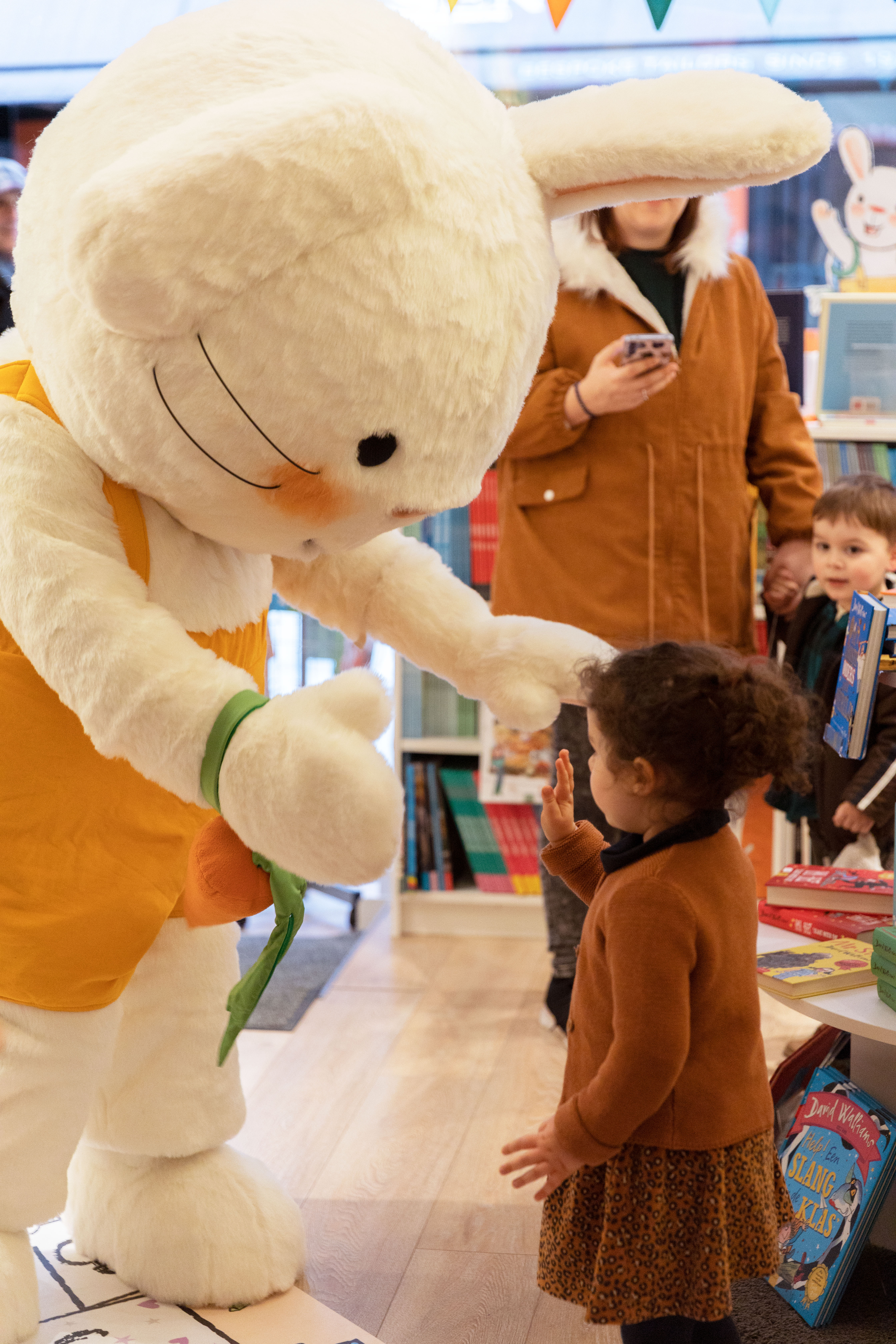 Een foto van Rikki in de Clavis Conceptwinkel Hasselt.