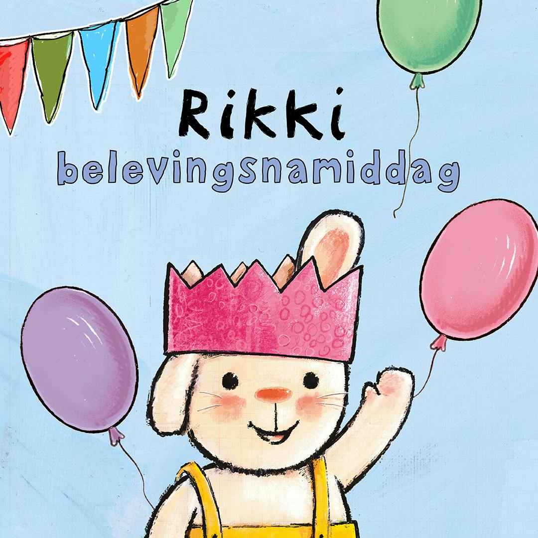 Beeld van Rikki met een kroon. Op de achtergrond hangt een vlaggenlijn en ballonnen. Boven Rikki staat: 'Rikki belevingsnamiddag'