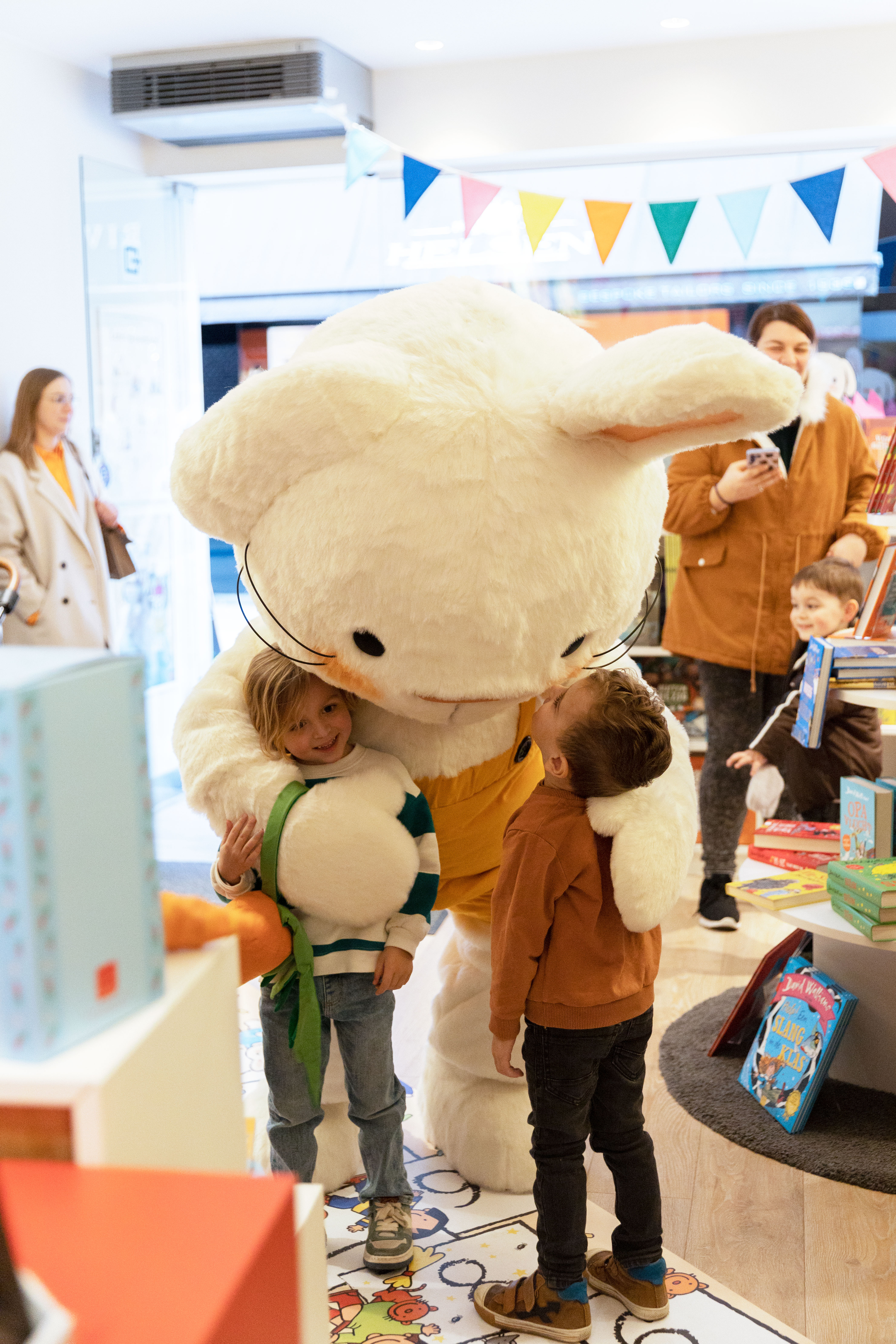 Een foto van Rikki in de Clavis Conceptwinkel Hasselt.