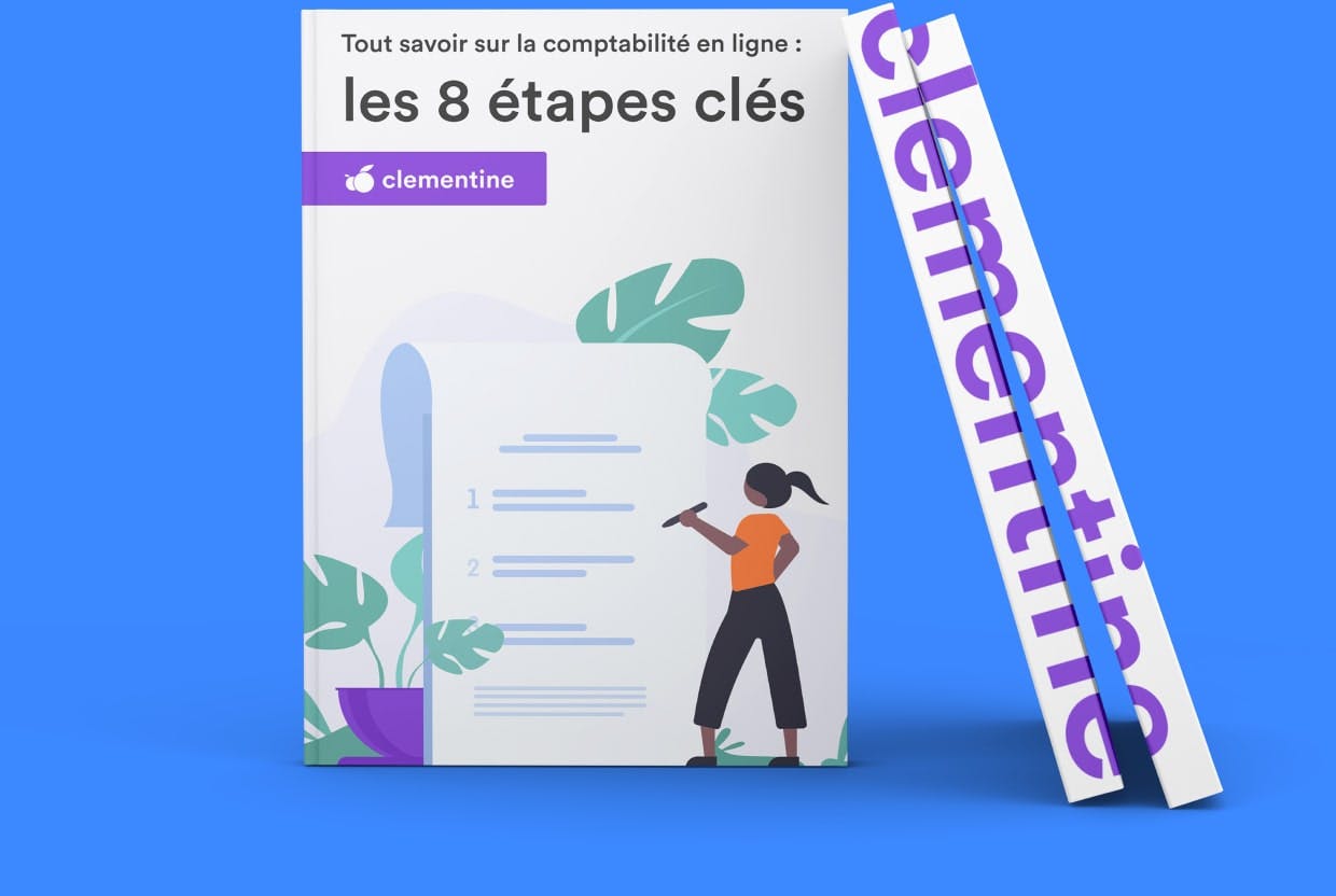 Photographie du livre blanc intitulé "Tout savoir sur la comptabilité en ligne : les 8 étapes clés" sur fond bleu
