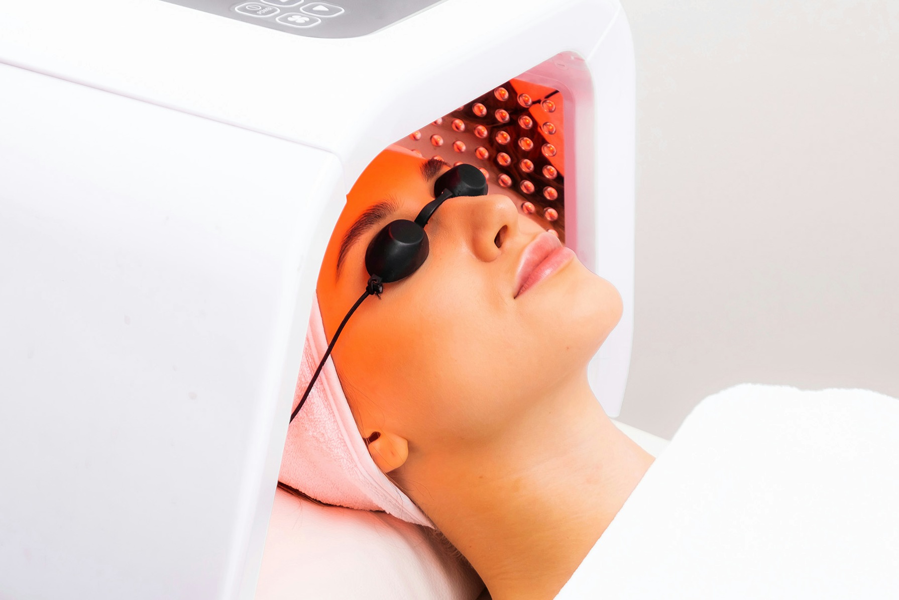A female patient receiving Dermalux Flex LED Phototherapy
