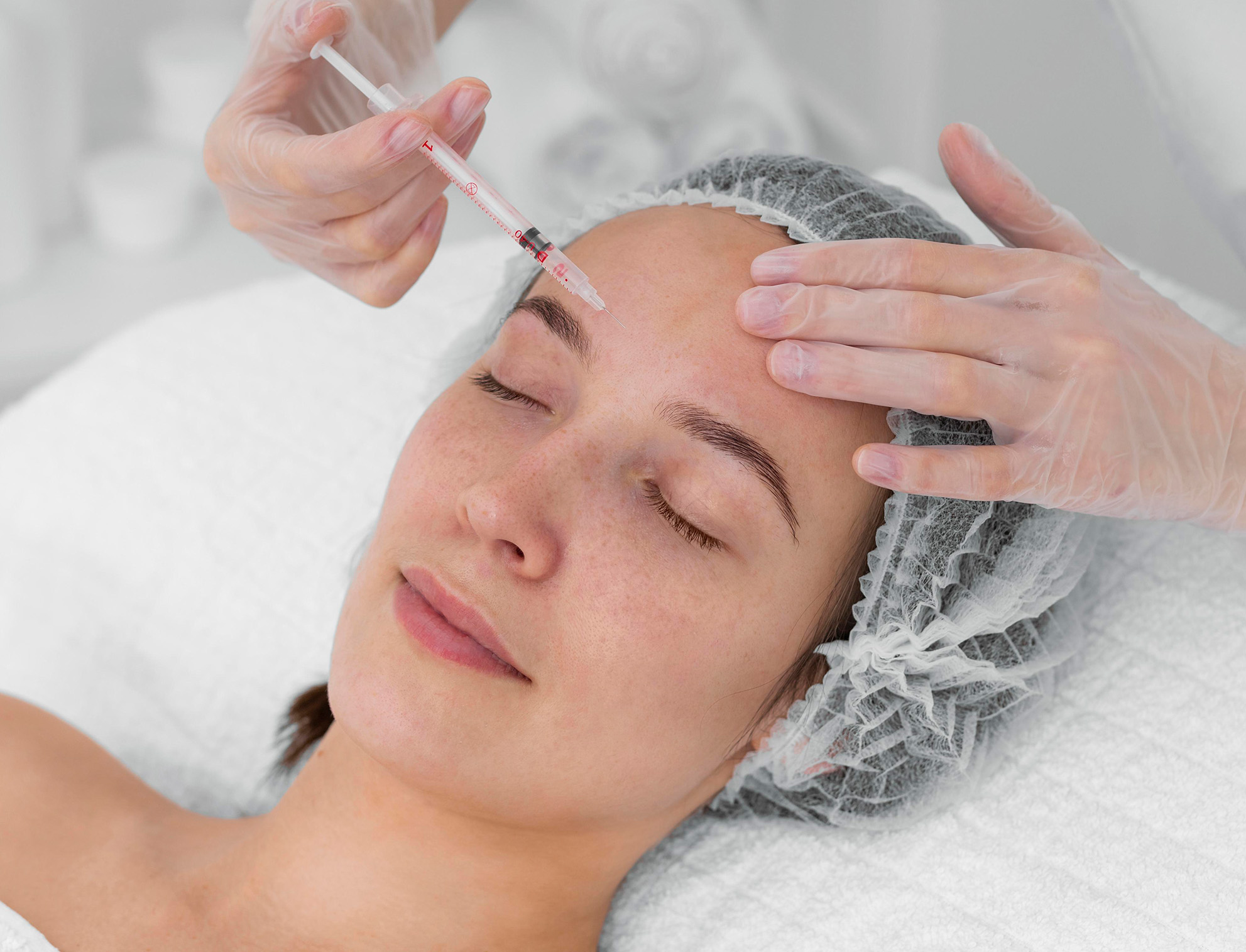 A female patient receiving botox migraine treatment