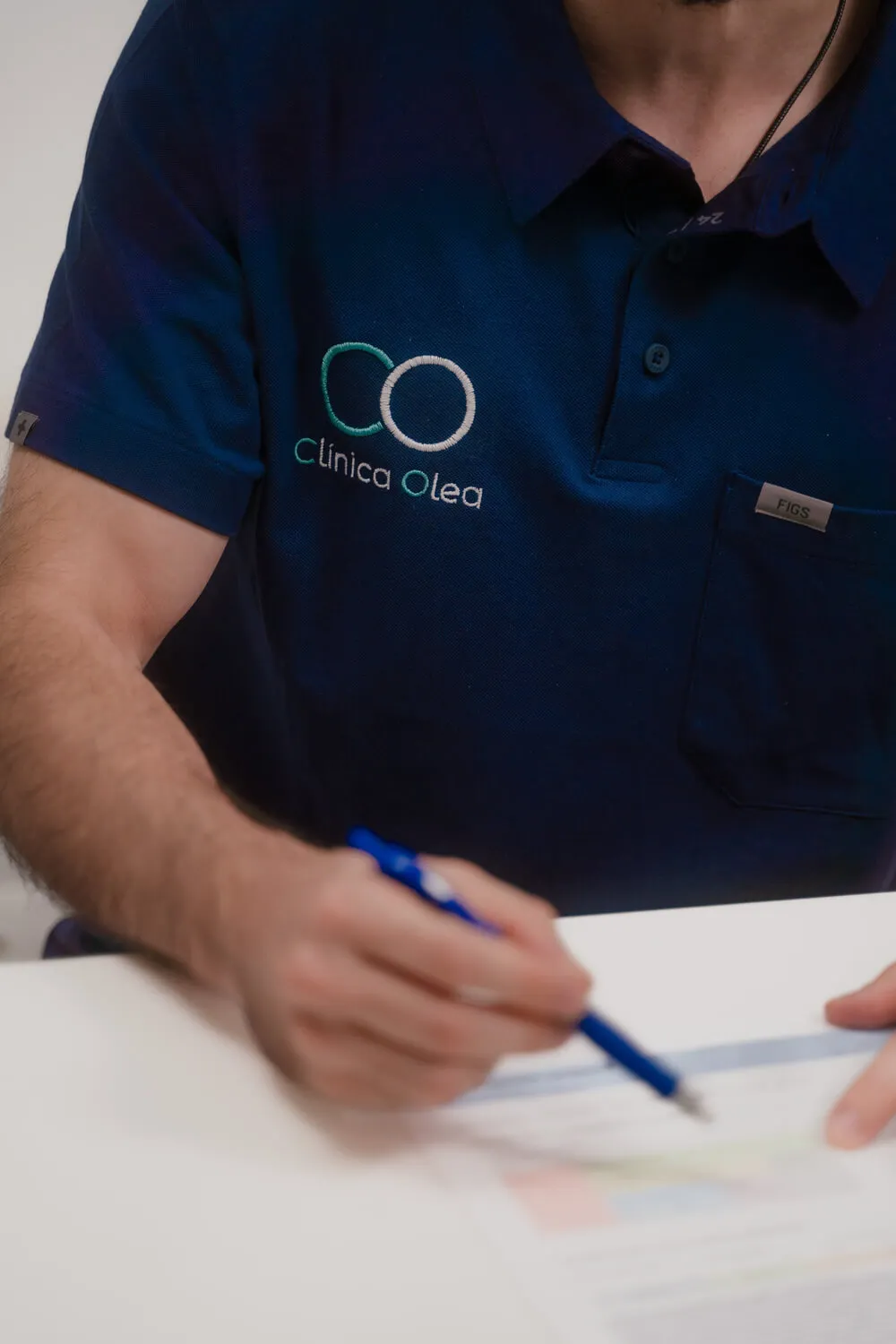 Nutricionista de Clínica Olea asesorando a un cliente