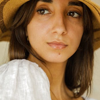 Éliminer les lésions disgracieuses et suspecte comme les grains de beauté atypiques via une chirurgie au CEMF Lyon Vienne.