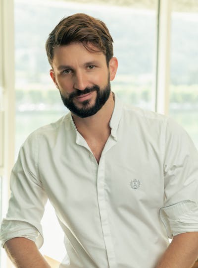 Dr. Alexandre Mertens, chirurgien et médecin esthétique au CEMF Lyon Vienne