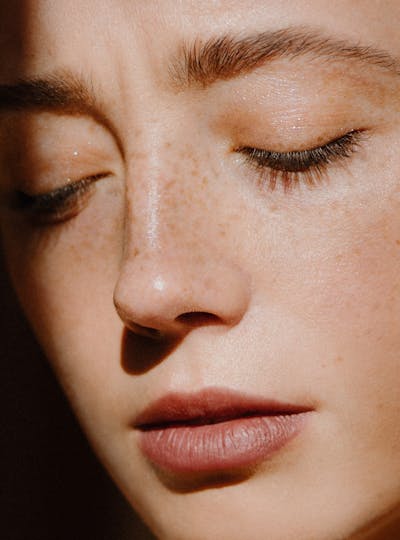 Rhinoplastie : embellir et harmoniser son visage grâce à la chirurgie du nez et au savoir faire de nos experts au centre de médecine esthétique et laser CEMF Lyon Vienne