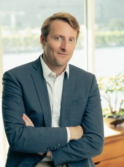 Dr. Matthieu Koppe, chirurgien et médecin esthétique du visage au CEMF Lyon Vienne