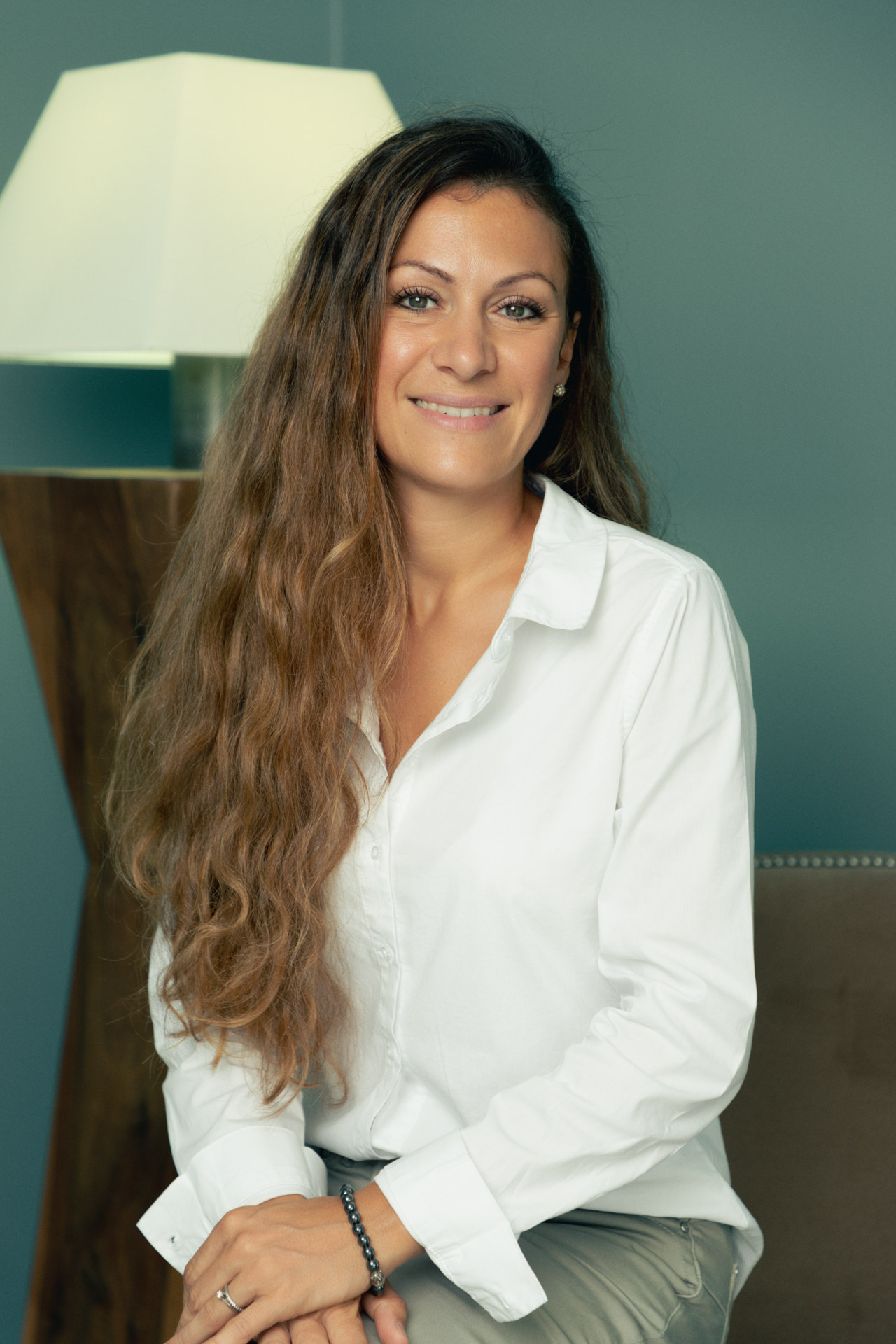 Justine, assistante d'accueil au centre de médecine esthétique et laser CEMF Lyon Vienne