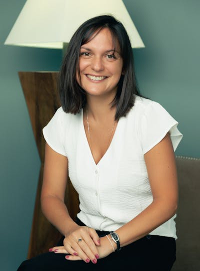 Angélique, secrétaire médicale au centre de médecine esthétique et laser CEMF Lyon Vienne